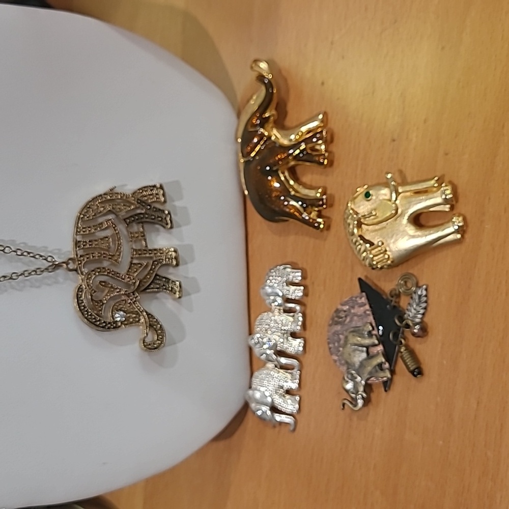 Bundle Lot of 5 Elephant Brooches Necklace Jewelry Vintage Goldtone & Silvertone - Picture 2 of 13